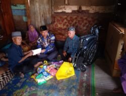 Setahun Menderita Stroke, Masmuda Terima Bantuan Kursi Roda dari BAZNAS Palembang