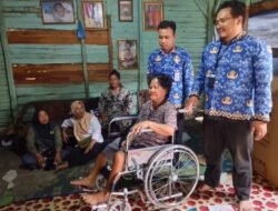 Sentra Budi Perkasa Salurkan Kursi Roda untuk Warga Stroke di Kertapati