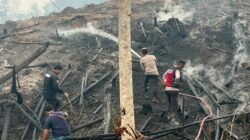 Kapolres OKU Selatan Terjun Langsung Padamkan Empat Titik Api di OKUSelatan