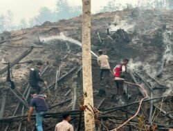 Kapolres OKU Selatan Terjun Langsung Padamkan Empat Titik Api di OKUSelatan