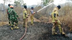 Babinsa dan Satgas Karhutla Kodim 0418 Bergerak Cepat, Api di Gandus Berhasil Dipadamkan