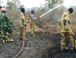 Babinsa dan Satgas Karhutla Kodim 0418 Bergerak Cepat, Api di Gandus Berhasil Dipadamkan