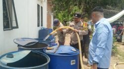 Kemarau Berkepanjangan, Polres Muba Perkuat Kepedulian Sosial melalui Bantuan Air Bersih