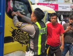 Truk Bongkar Muatan di Badan Jalan Ditindak Satlantas Lahat, Penertiban Sempat Diwarnai Adu Argumen