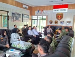 Perkuat Sinergitas TNI-Polri, Polres OKU Timur Sambangi Puslatpur di Momen HUT ke-81 TNI
