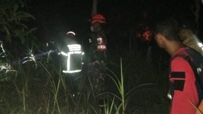 Satgas Karhutla Kodim 0418/Palembang Padamkan Kebakaran Semak Belukar di Gandus
