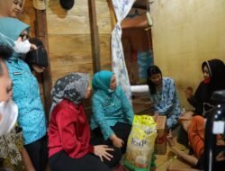 Palembang Peduli Salurkan Kursi Roda dan Sembako untuk Warga Seberang Ulu I