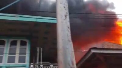 20 KK Kehilangan Tempat Tinggal, 10 Rumah Ludes Terbakar di Lorong Sabar 8 Ulu